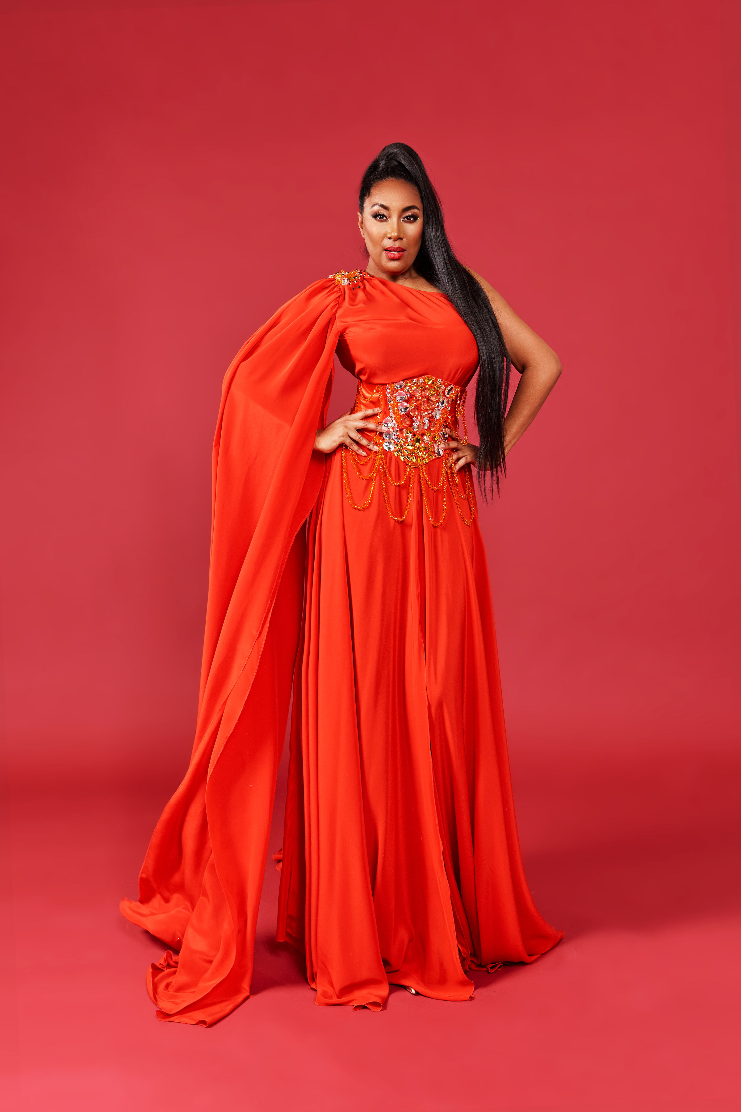 Ana Milva Gomes in roter Robe | Credits: I&amp;P Tomorrow Musical/Julia Traxler