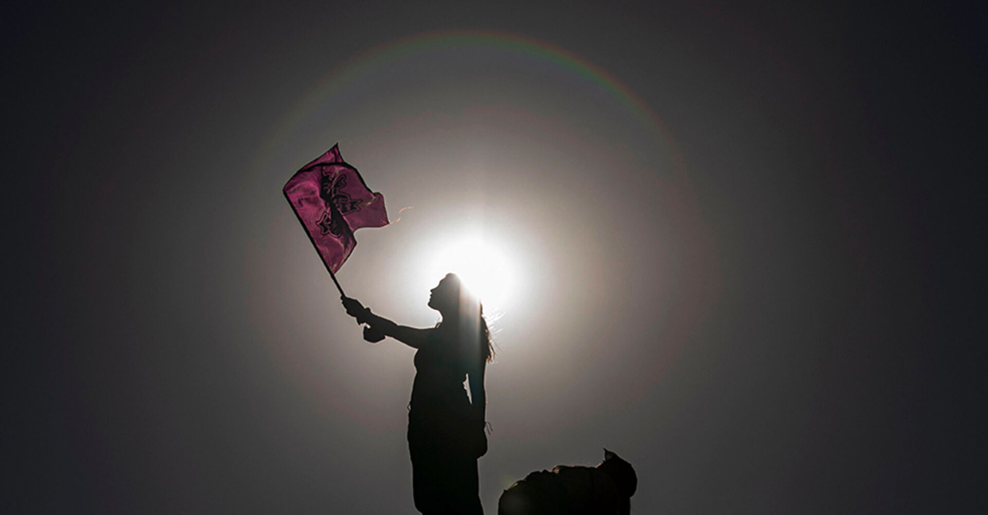Eine Demonstrantin in Chile am Weltfrauentag | Credit: MARTIN BERNETTI / AFP / picturedesk.com
