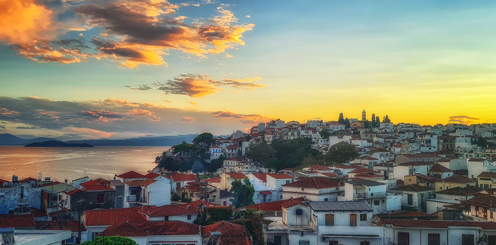 Sonnenuntergang auf Skiathos | Credit: iStock.com/atosan