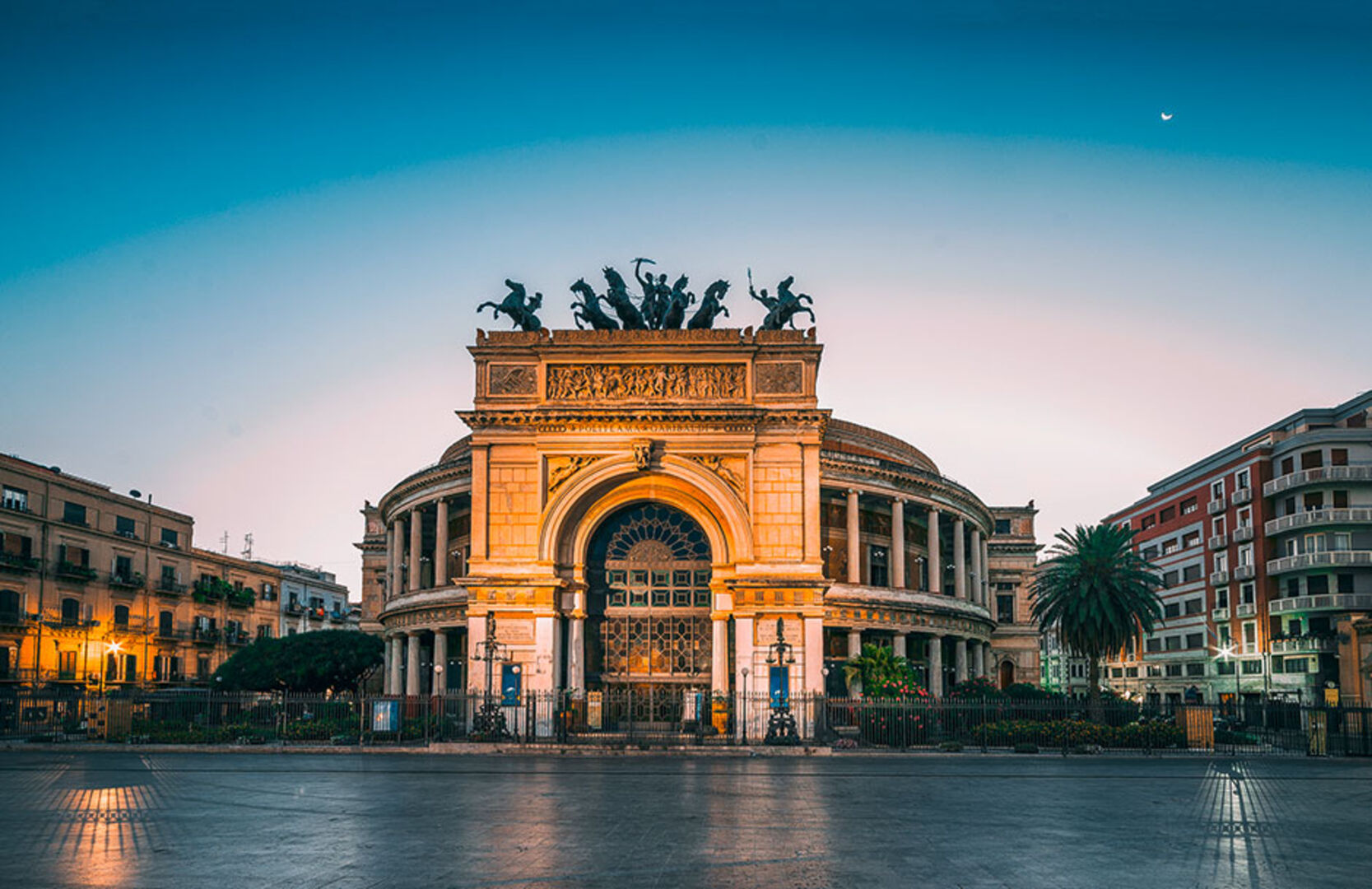 Das Politeama Theater in Palermo | Credit: iStock.coM/Oles Oliinyk