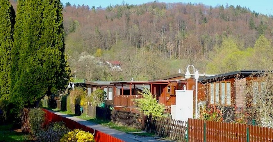 Blick auf Mobilheime und -häuser