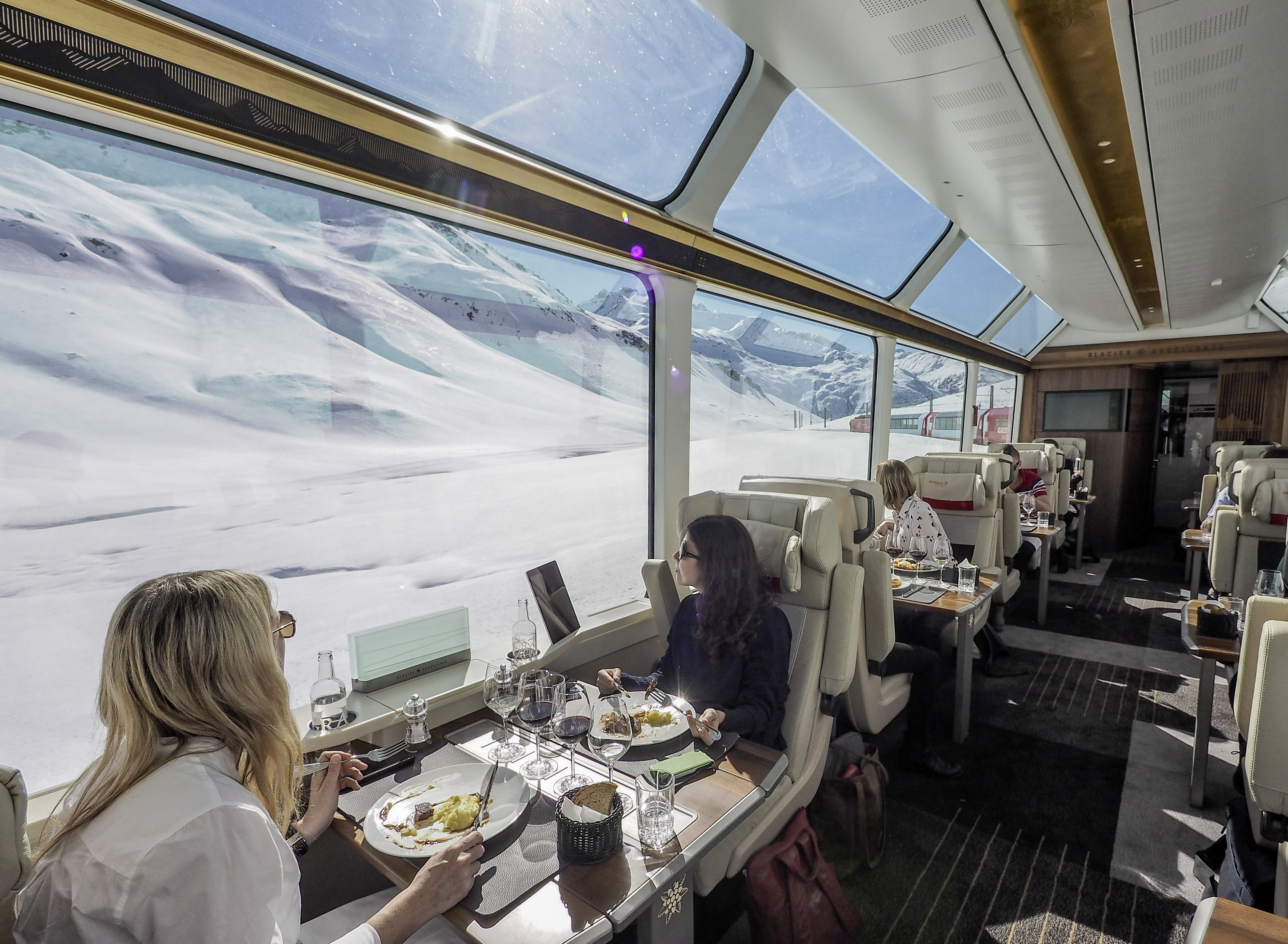 Die Schweizer Gletscherbahn gilt als der langsamste Schnellzug der Welt.