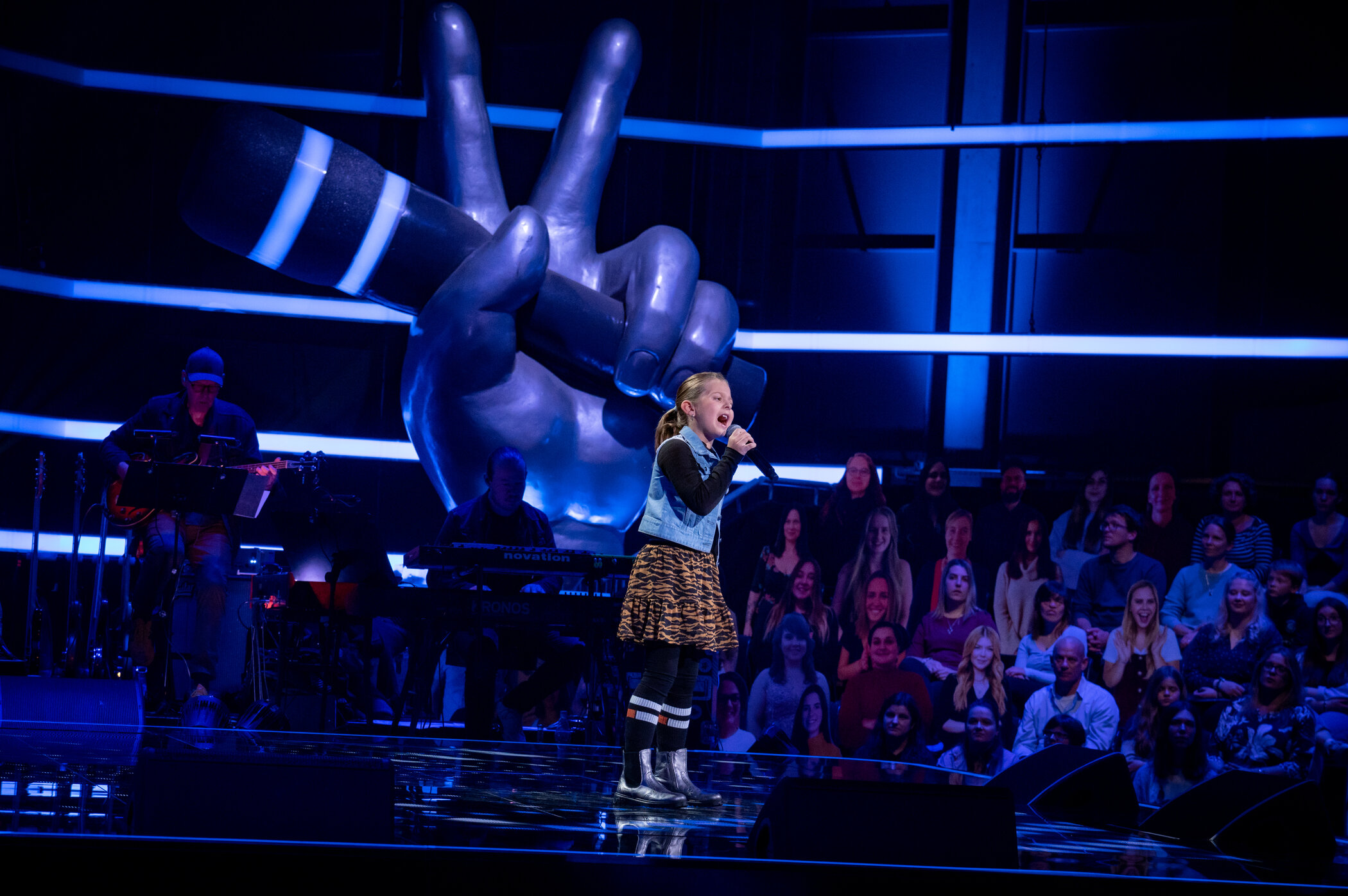 Paulina Zambelli auf der großen The Voice Kids Bühne. | Credit: Sat.1/Claudius Pflug