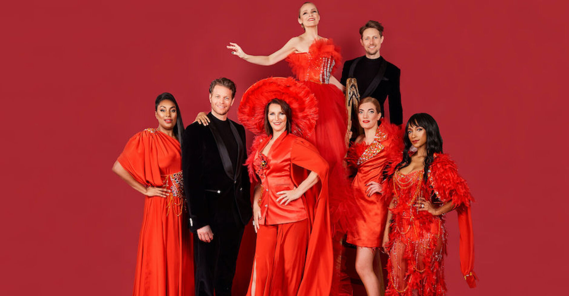 Musikalstars in schwarz-rot | Credit: I&amp;P Tomorrow Musical/Julia Traxler