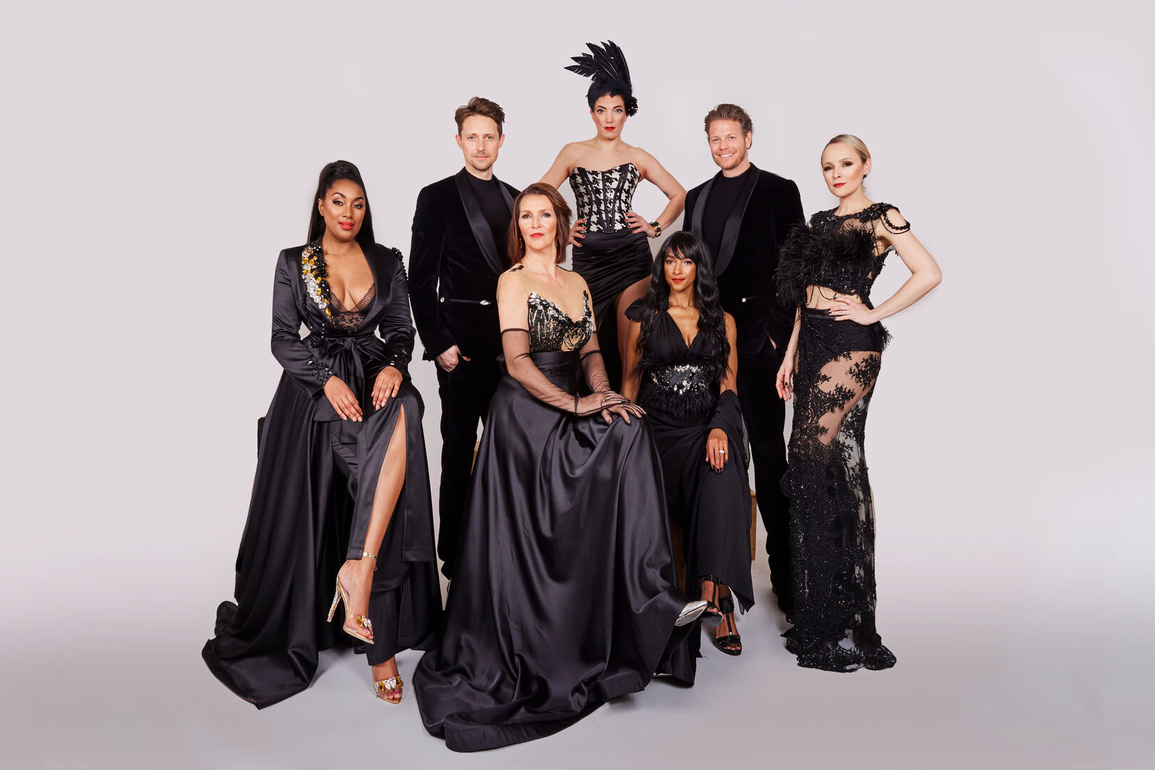 „The Grand Show“-Stars in schwarzen Outfits | Credit: I&amp;P Tomorrow Musical/Julia Traxler