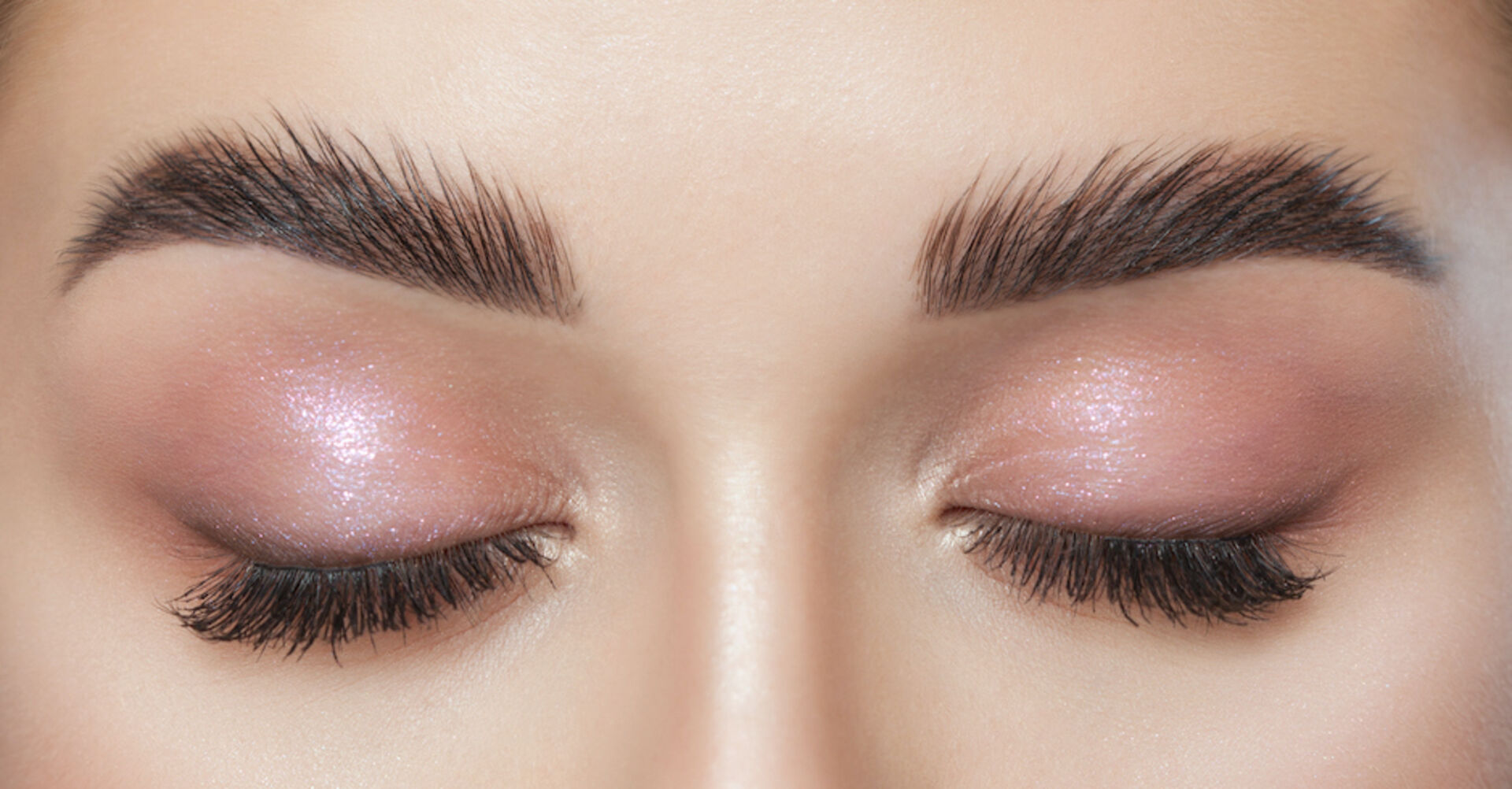 Augenbrauen I Credit: iStockphoto.com/dimid_86