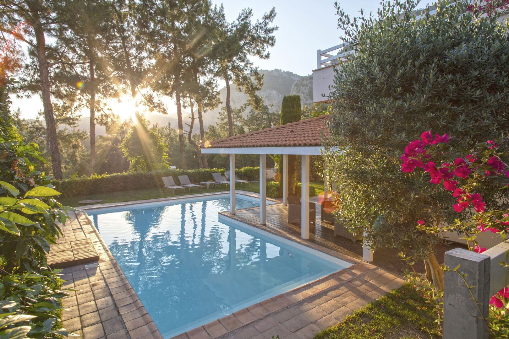 Ferienhaus mit Pool | Credit: iStock.com/ Dreamer Company