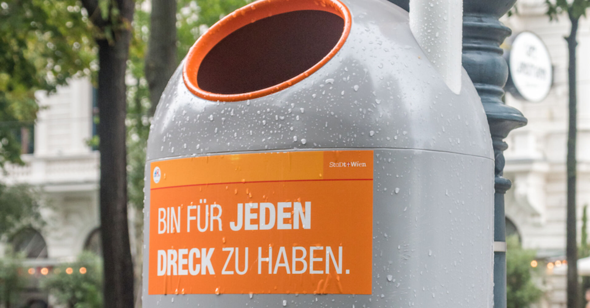 Mistkübel in Wien | Credit: iStock.com/RobsonPL