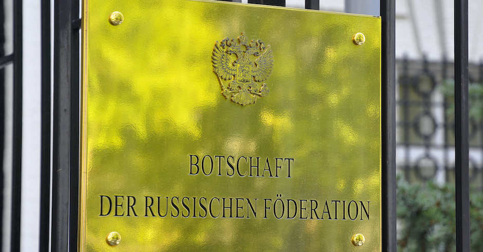 Eingangsschild der russischen Botschaft | Willfried Gredler-Oxenbauer/picturedesk.com