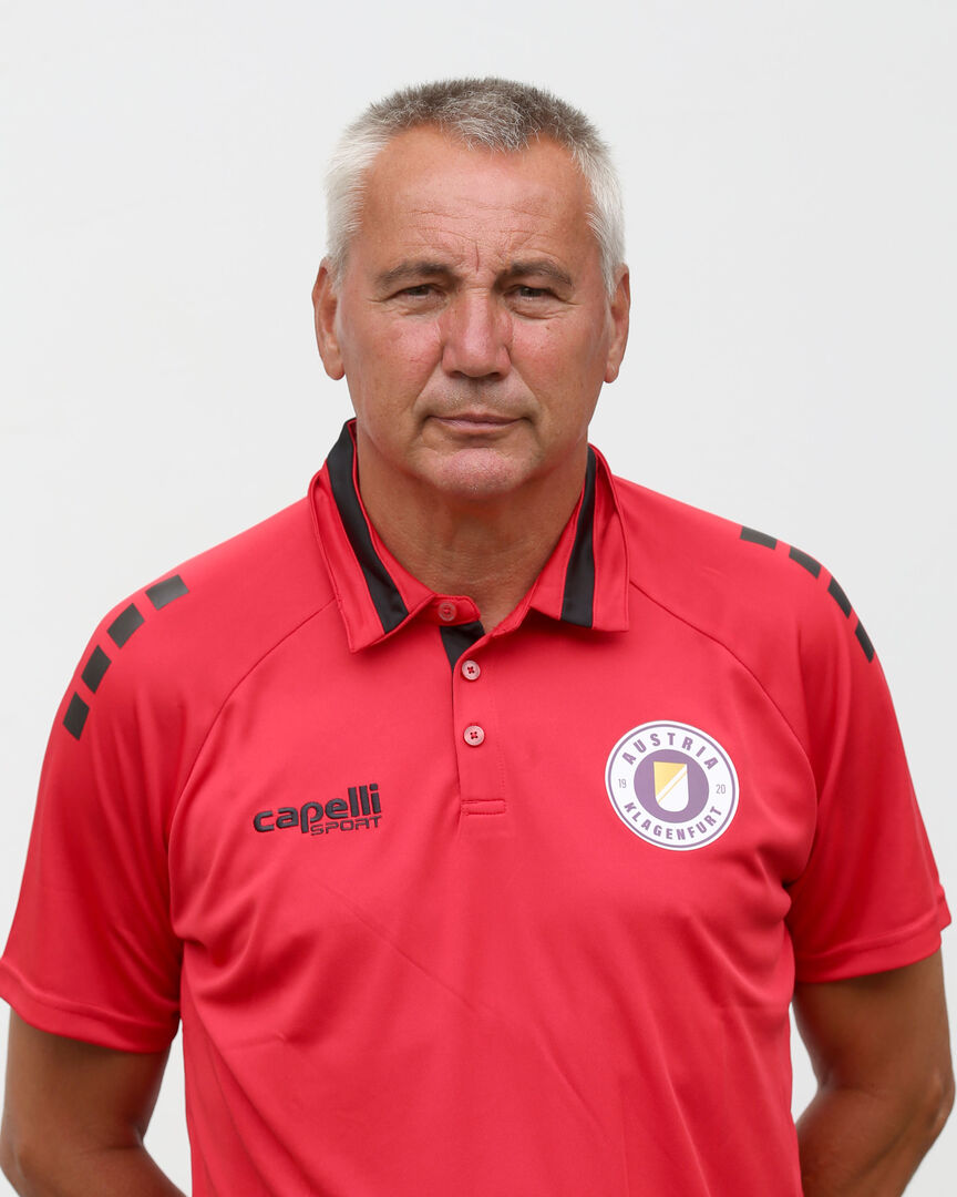 Porträt des Cheftrainers des SK Austria Klagenfurt, Peter Pacult