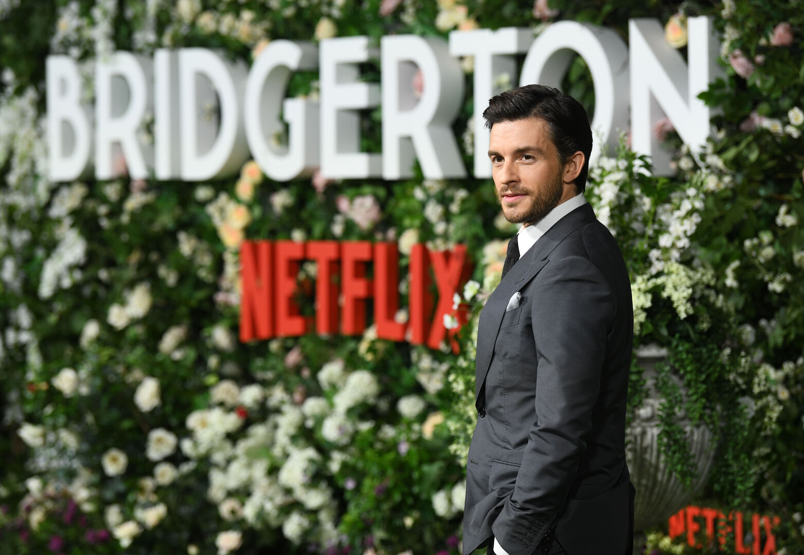 Jonathan Bailey bei der Premiere zu Staffel 2