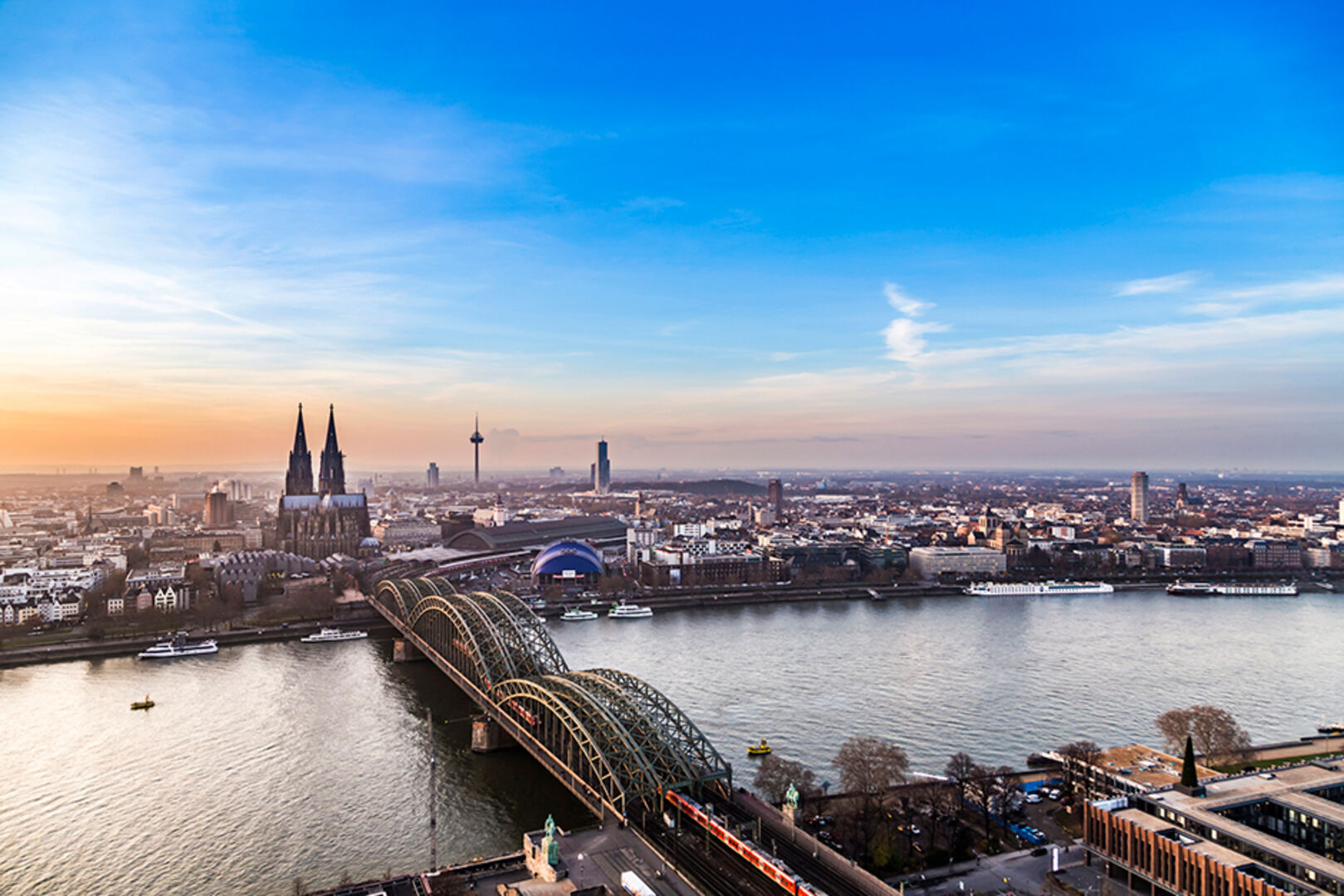 Luftaufnahme von Köln | Credit: iStock.com/Meinzahn