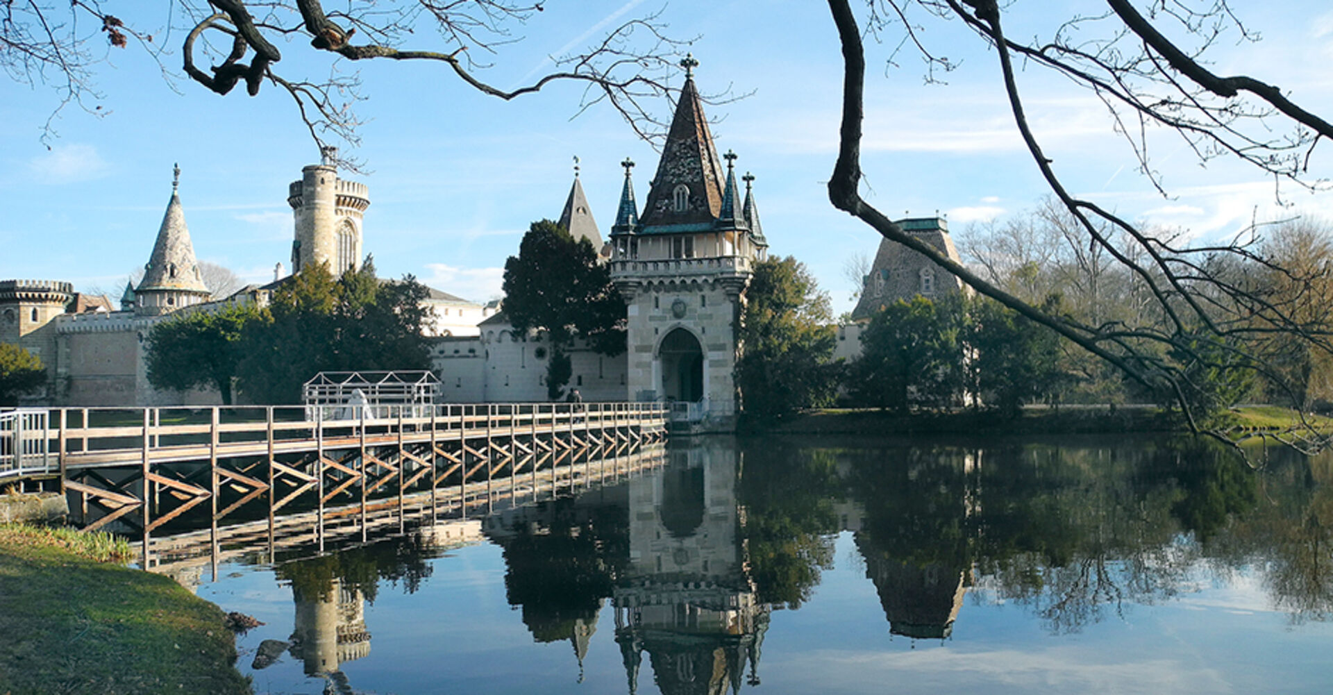 Schloss Franzensburg | Credit: iStock.com/fotofritz16