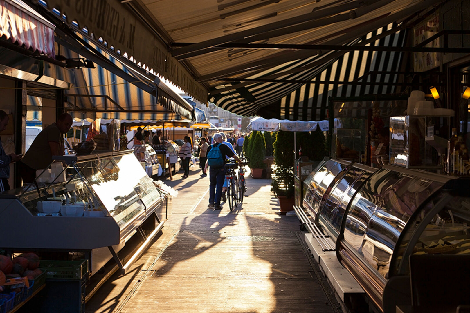Der Naschmarkt in Wien | Credit: iStock.com/Creativemarc