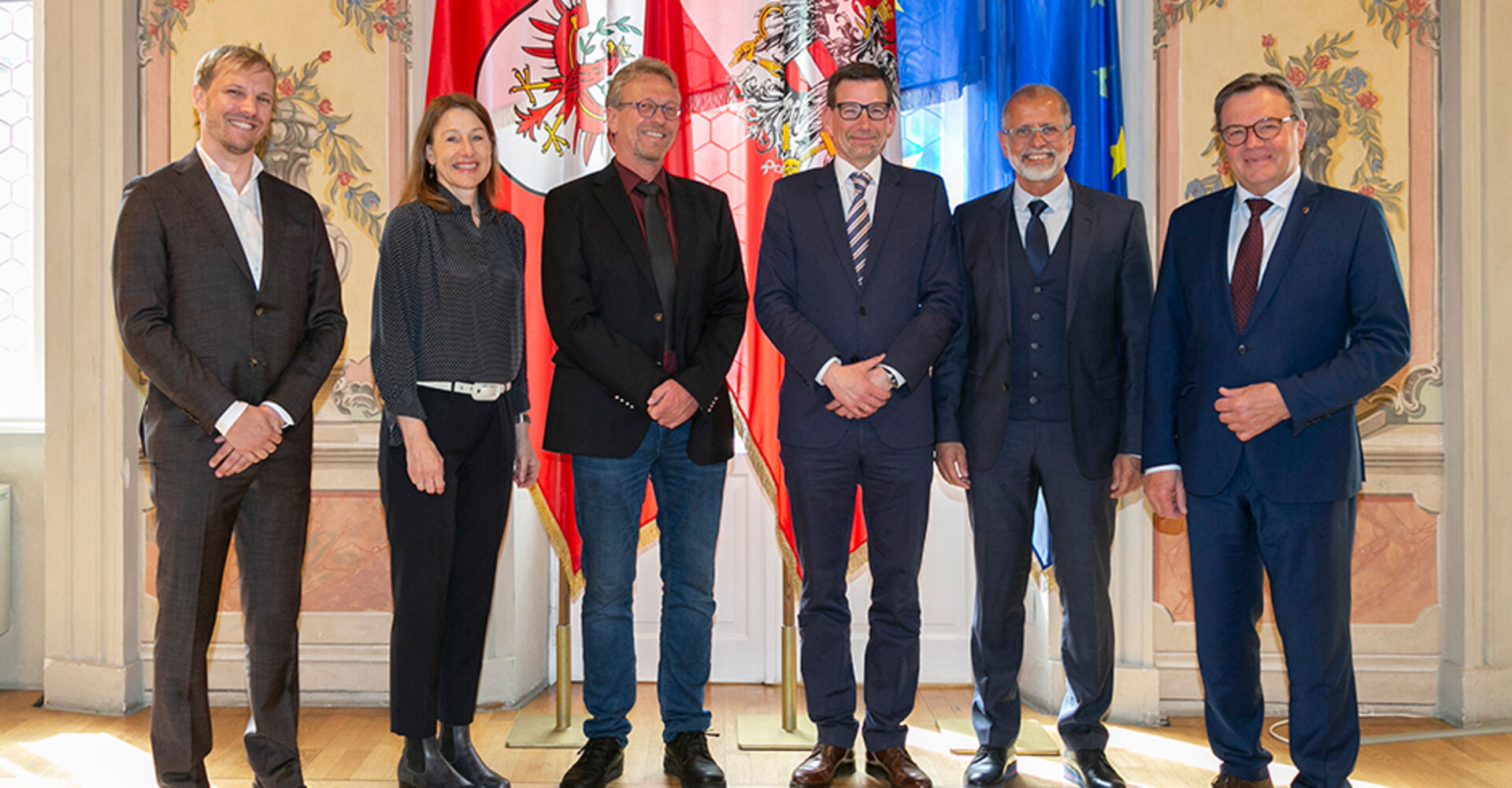 Daniel von Langen, LRin Annette Leja, Klaus Kapelari, Stefan Kastner, Momen Radi und LH Günther Platter | Credit: Land Tirol/Die Fotografen