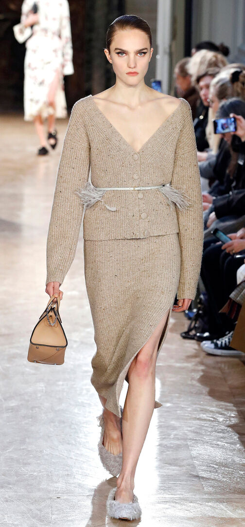 Laufsteg-Model in Strick-Zweiteiler von Altuzarra | Credit: Anthea Simms / Camera Press / picturedesk.com