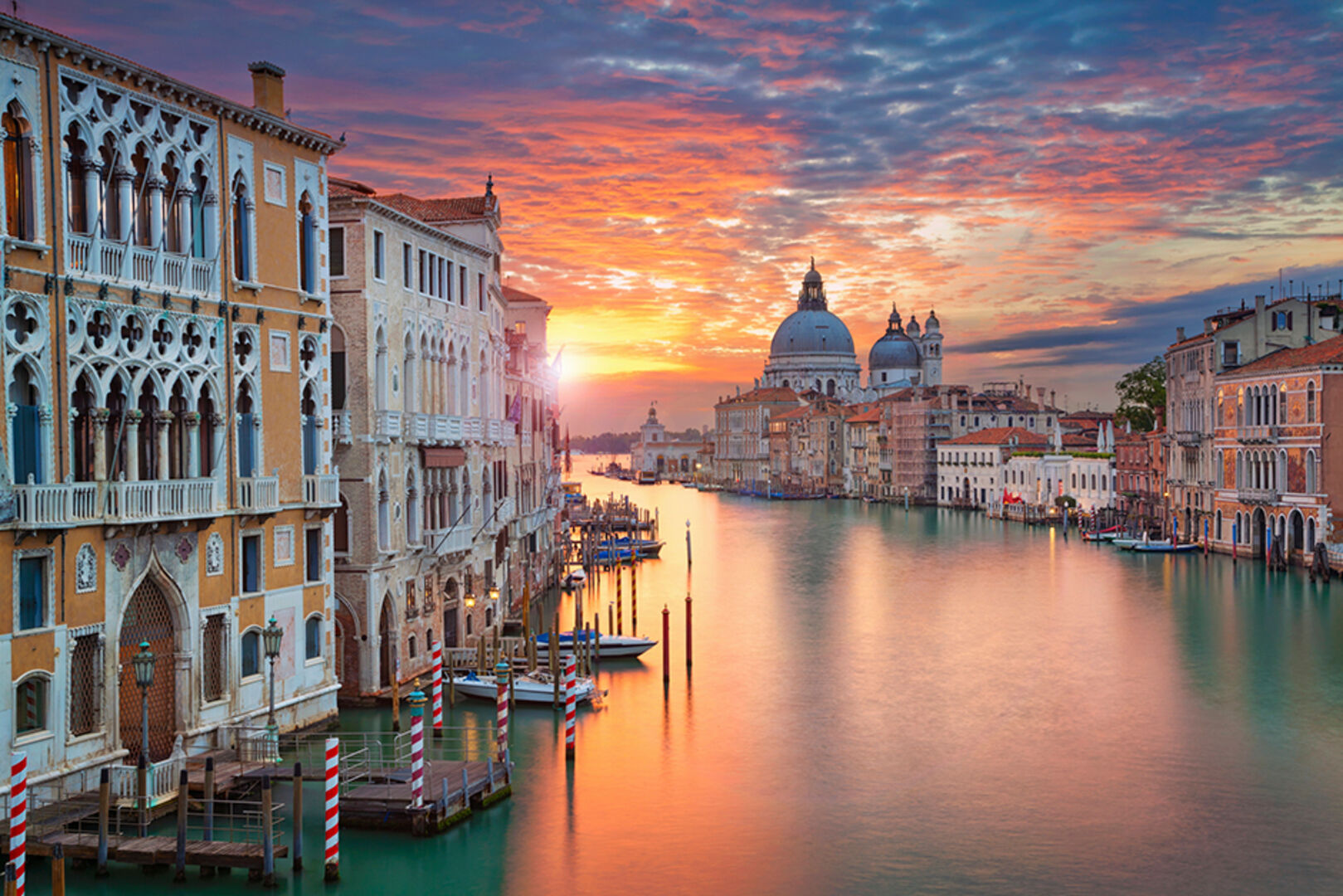 Venedig bei Sonnenuntergang | Credit: iStock.com/RudyBalasko
