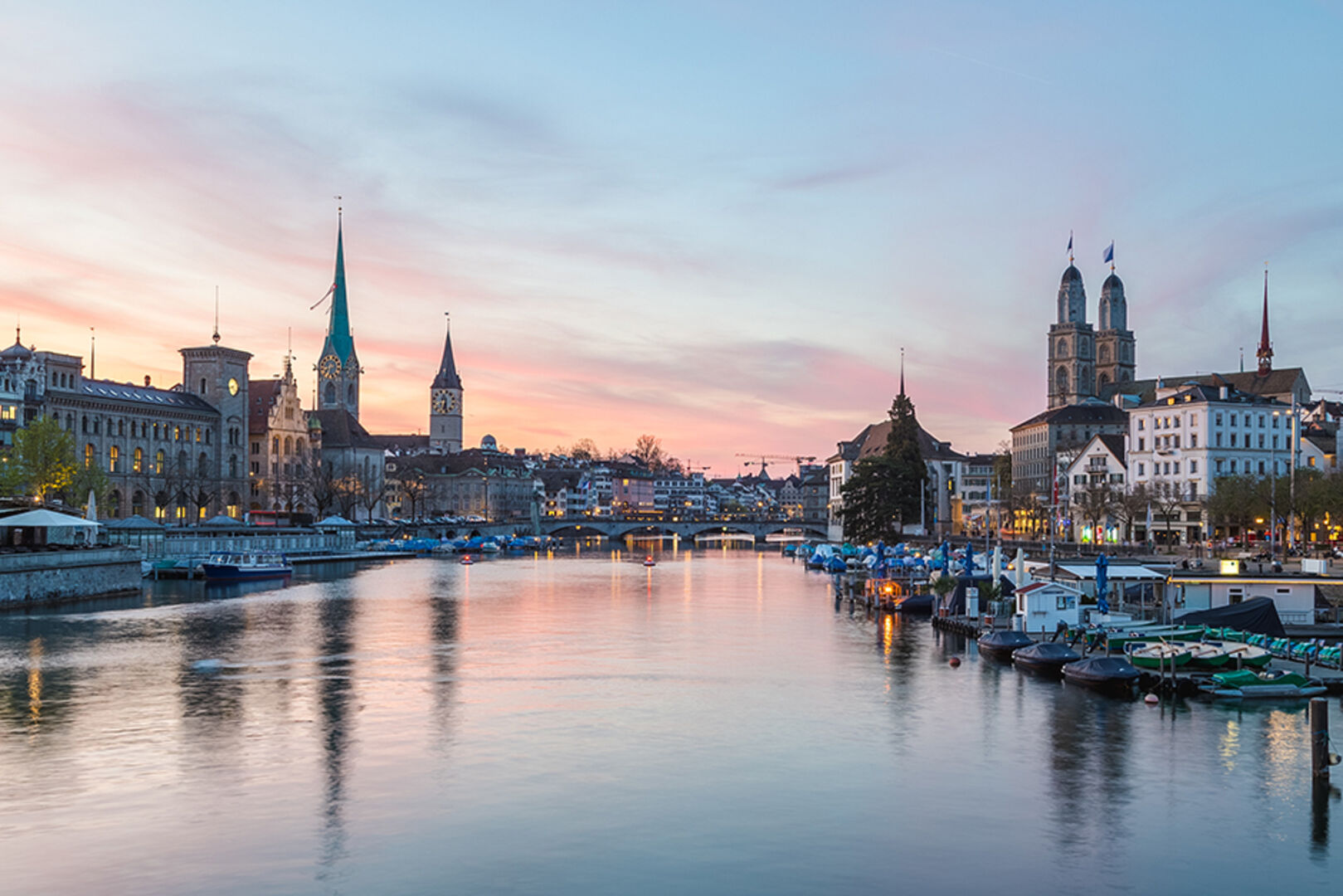 Zürich bei Sonnenuntergang | Credit: iStock.com/mikeinlondon