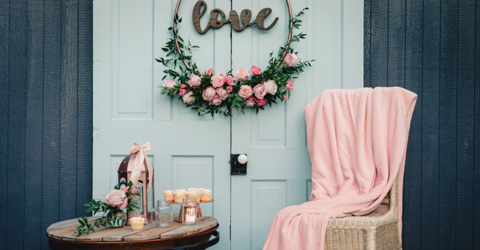 Metallring-Deko an der Wand | Credit: iStock.com/Brett Taylor