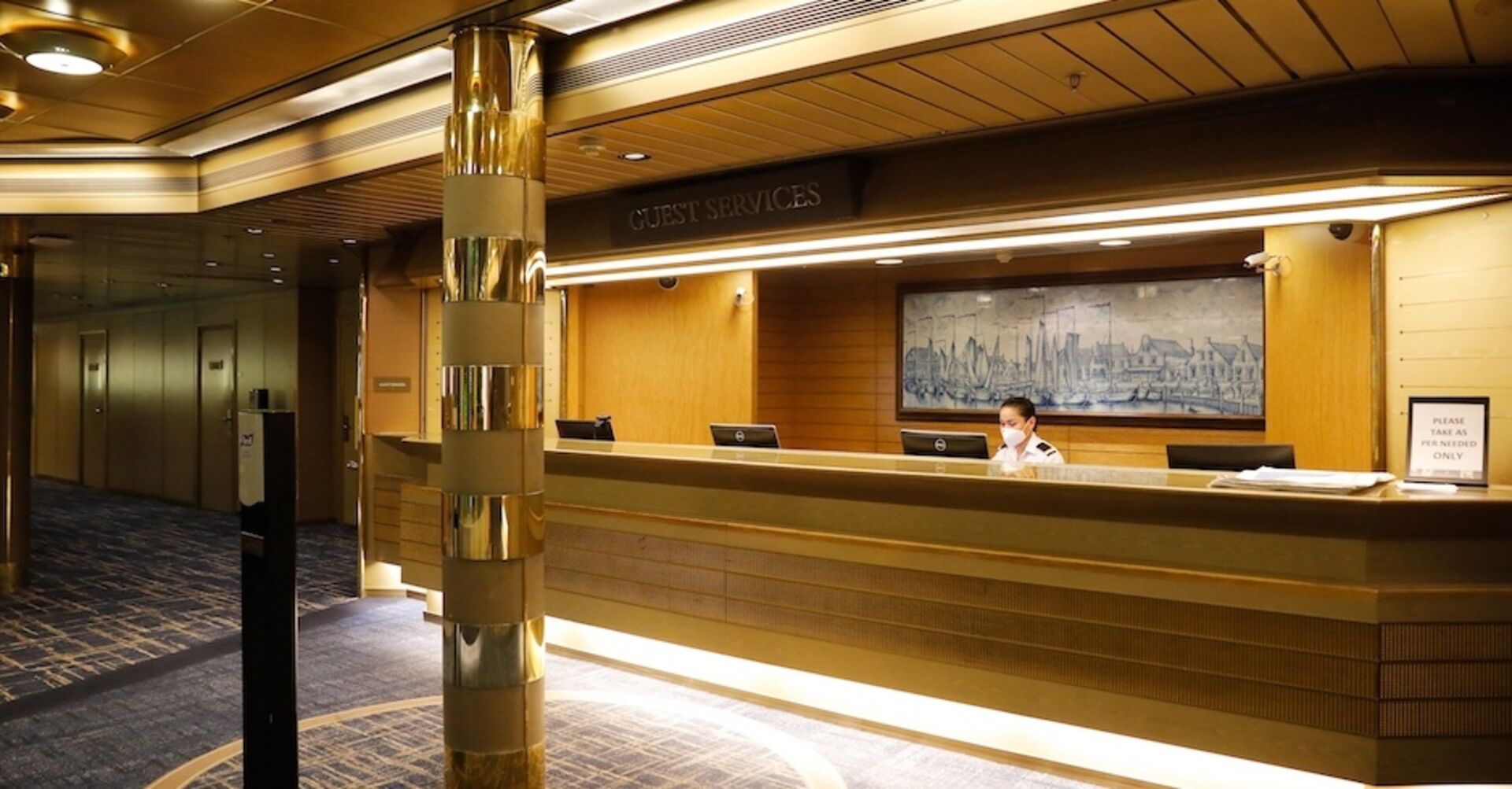 Blick in menschenleere Lobby