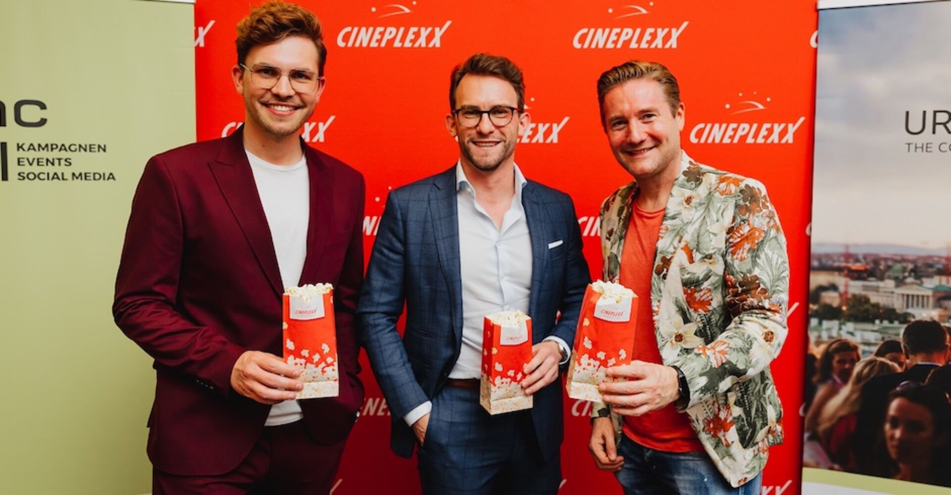 Drei Männer mit Popcorn in Händen | Credit: Tim Walker