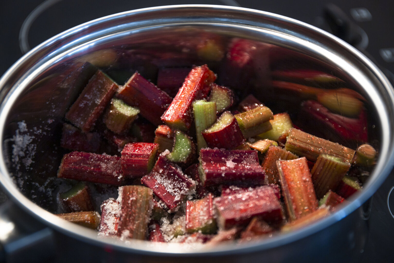 Kochtopf mit Rhabarber