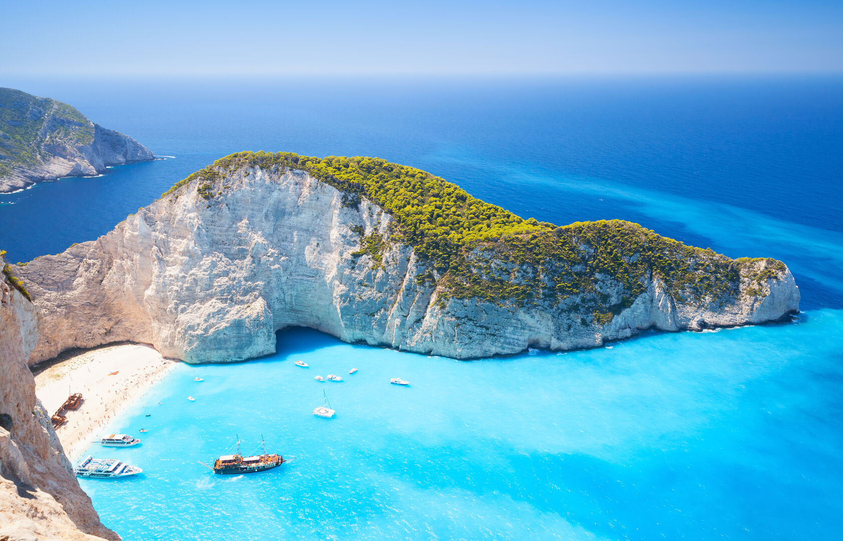 Die berühmte Schmugglerbucht auf Zakynthos. | Credit: iStock.com/eugenesergeev