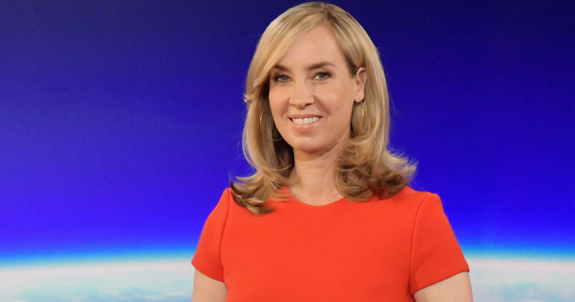 ZIB-Moderatorin Nadja Bernhard im Nachrichtenstudio.