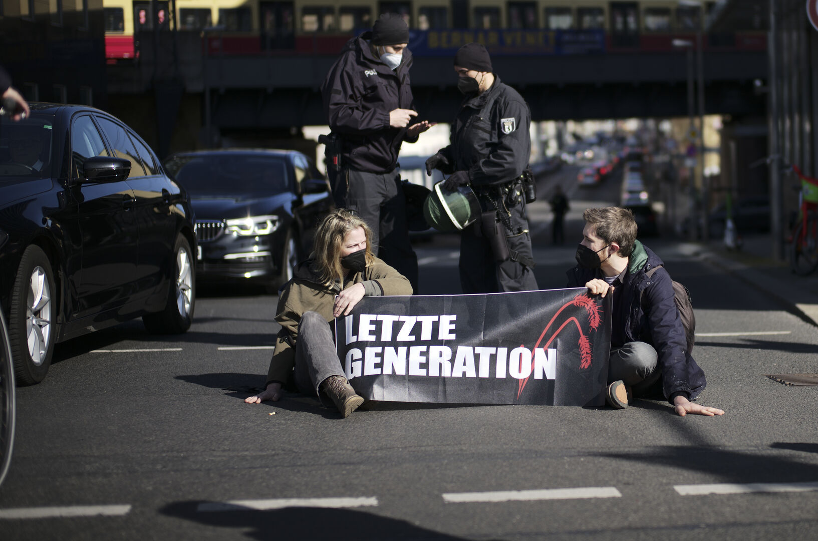 Straßenblockade in deutscher Großstadt | Credit: Markus Schreiber / AP / picturedesk.com