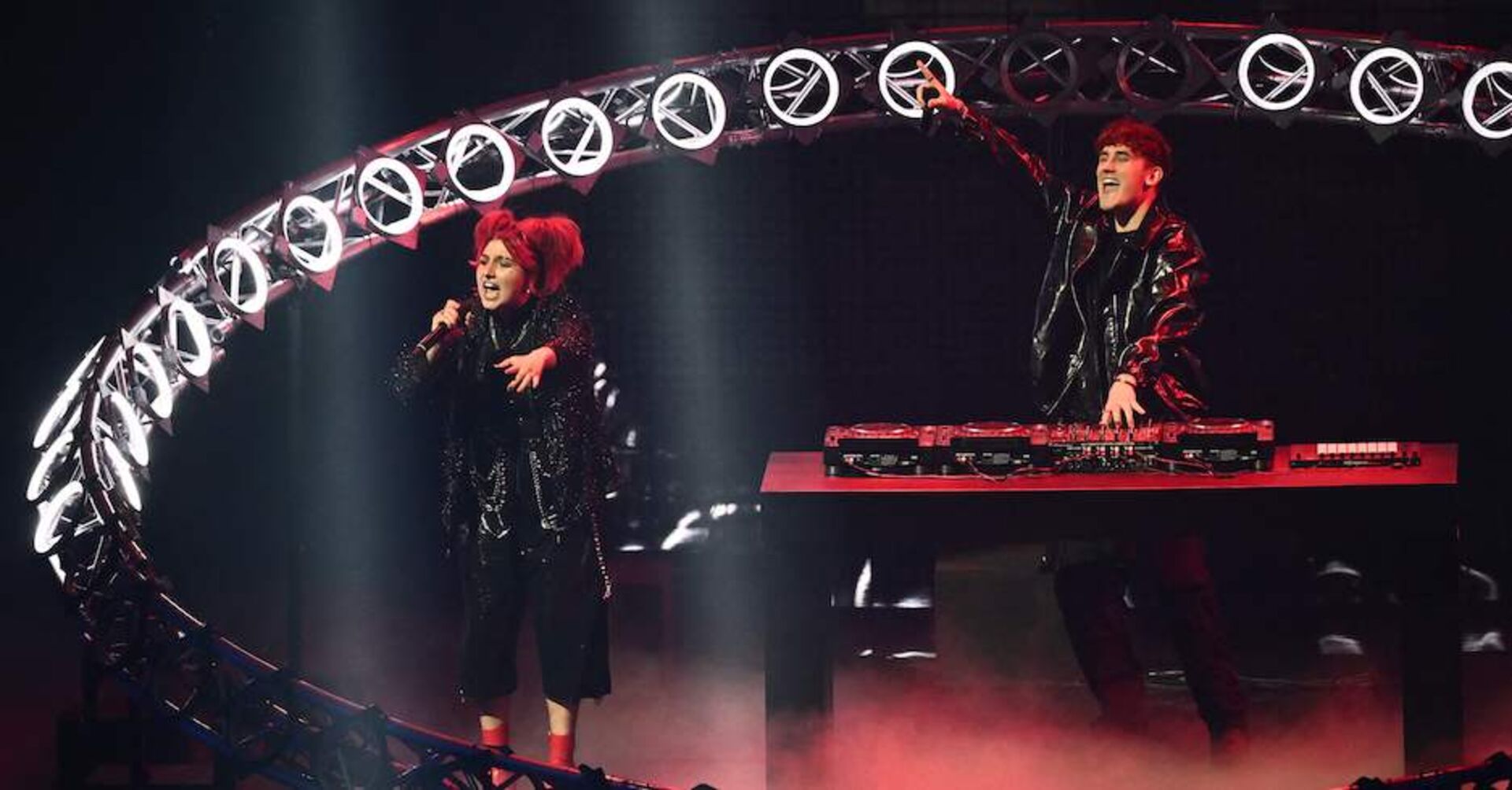 Pia Maria und Lum!x auf der Bühne I Credit: MARCO BERTORELLO/AFP/picturedesk.com