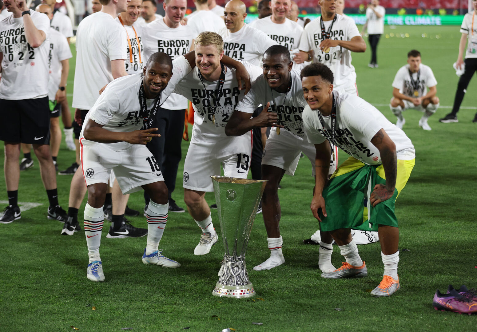 Mittendrin im Frankfurter Jubel: Martin Hinteregger. | Credit: MATTHEW CHILDS / REUTERS / picturedesk.com