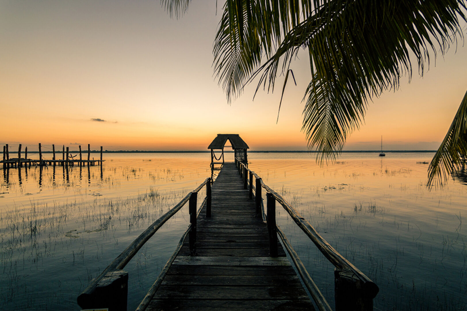 Bacalar bei Sonnenuntergang | Credit: iStock.com/BrewerEnri