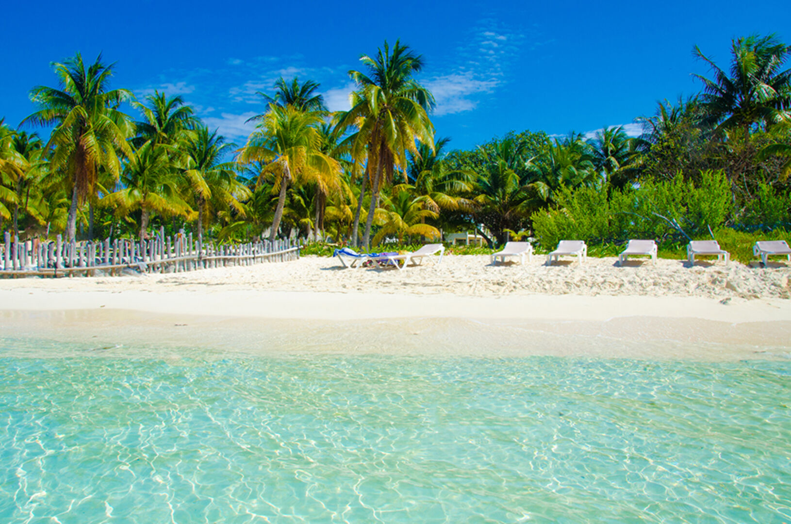 Strand von Isla Mujeres | Credit: iStock.com/SimonDannhauer