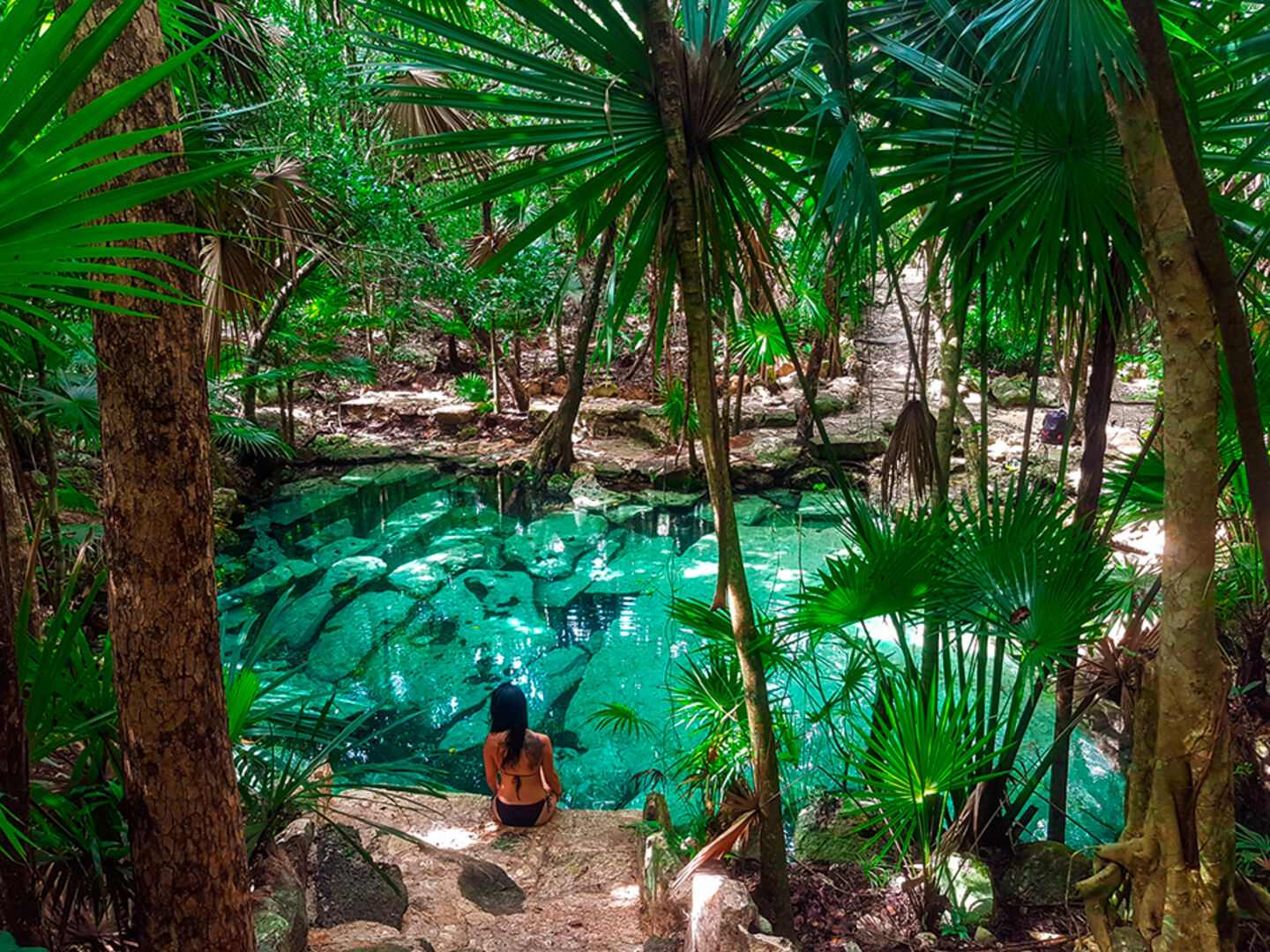Junge Frau in der Cenote Azul | Credit: iStock.com/Seckin Ozturk