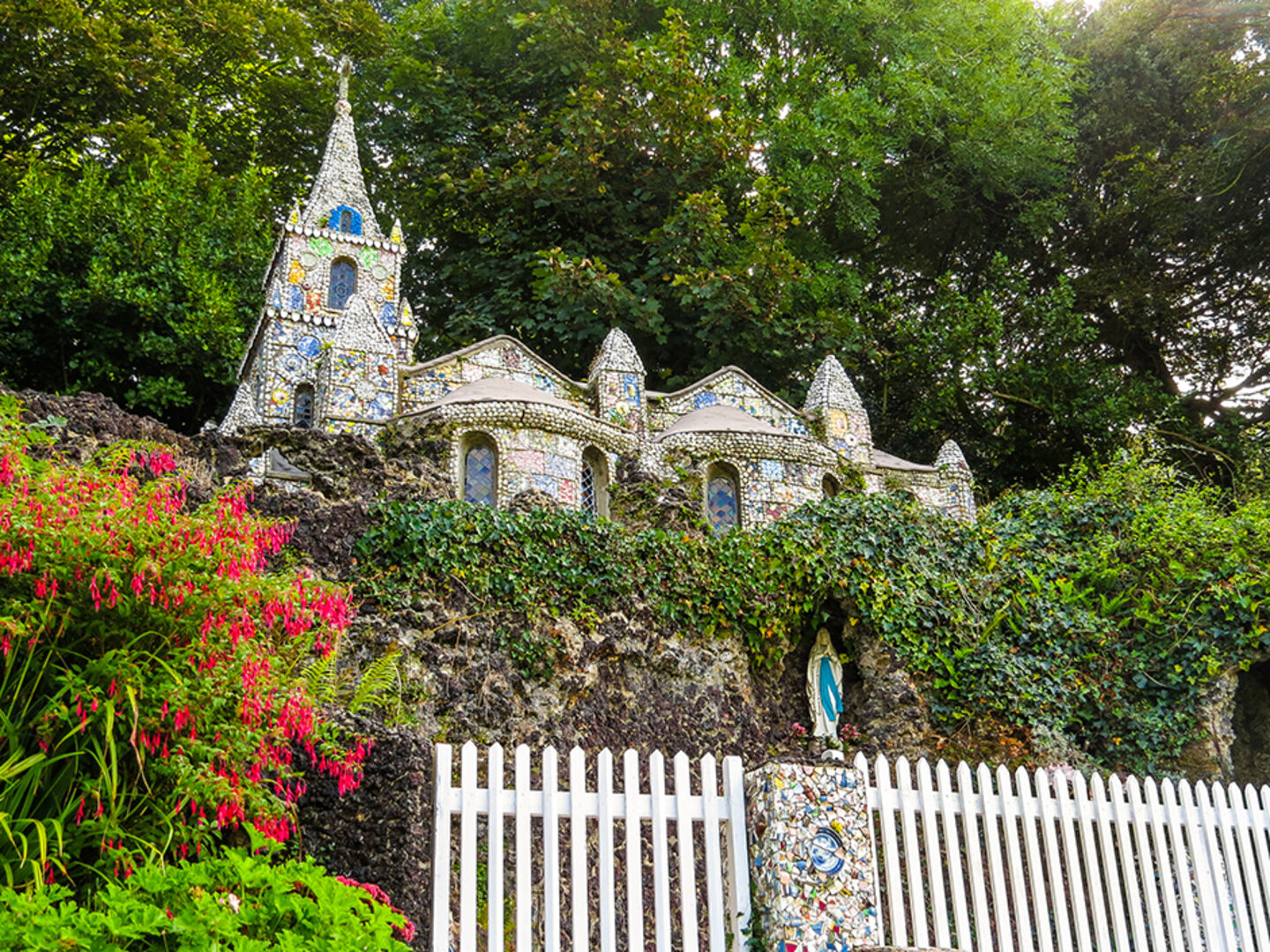 The Little Chapel auf der Kanalinsel Guernsey | Credit: iStock.com/Arndale