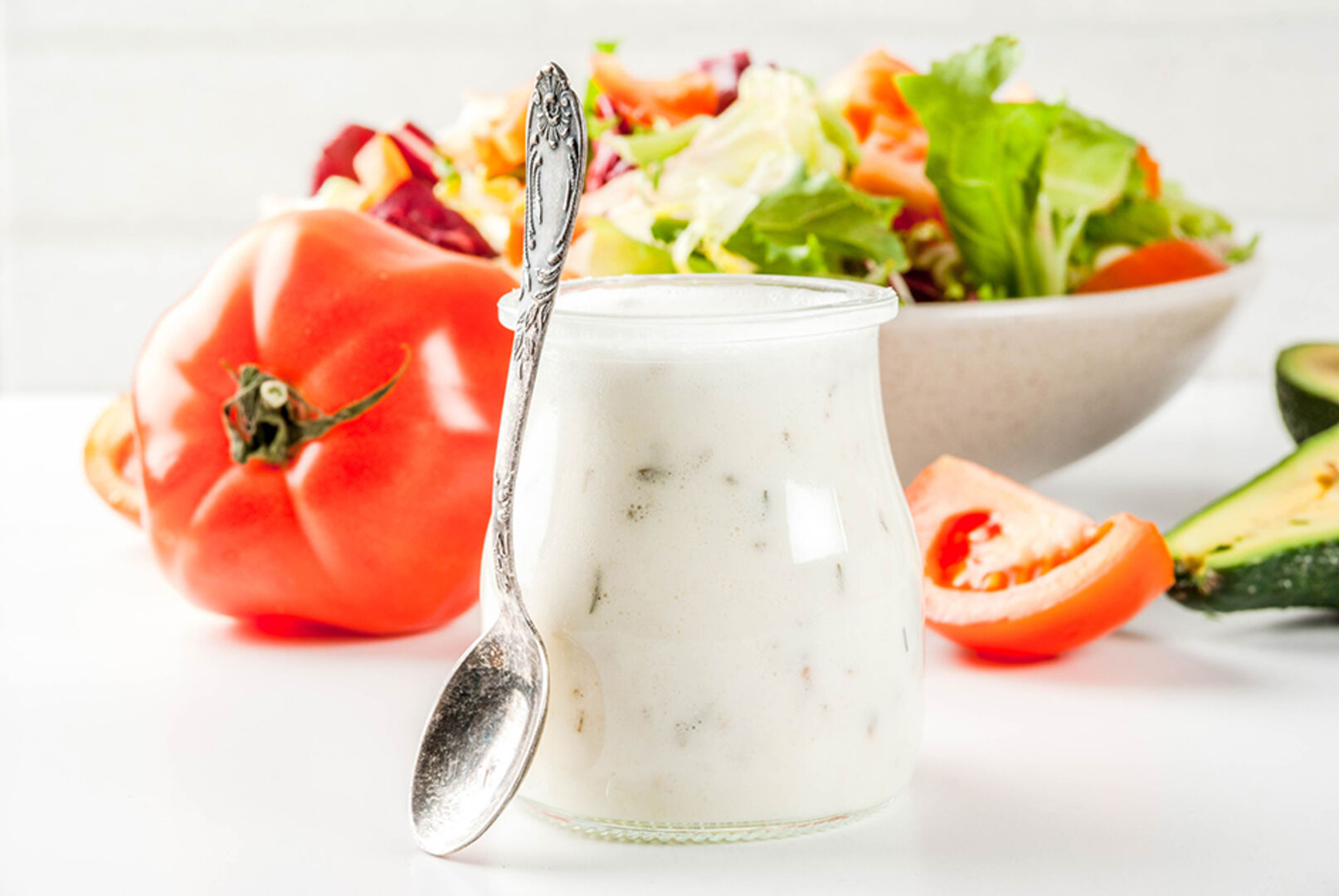 Joghurt-Dressing für Salat | Credit: iStock.com/Rimma_Bondarenko