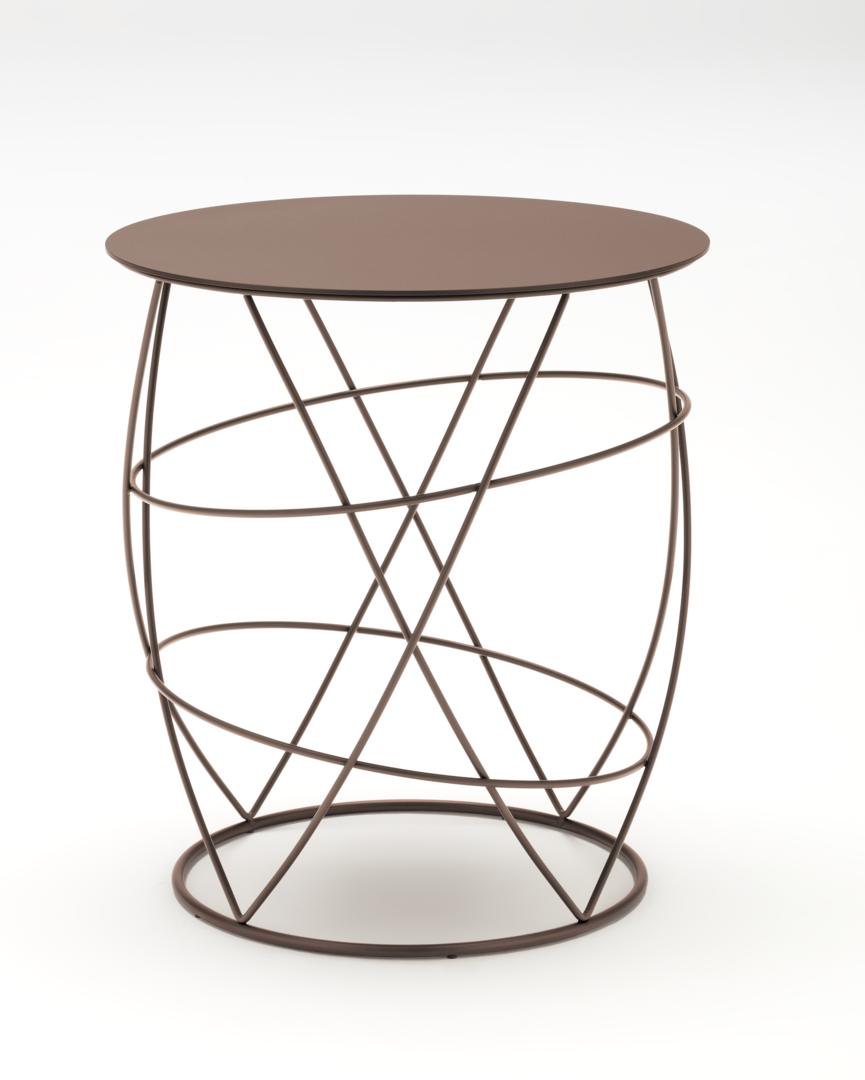 mettalisch glänzender Beistelltisch  | Credit: Rolf Benz