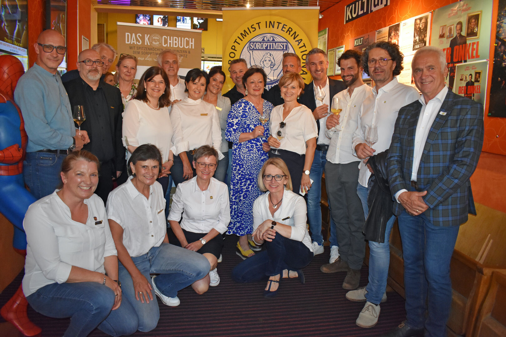 Kino Charity &amp; Kochbuchpräsentation