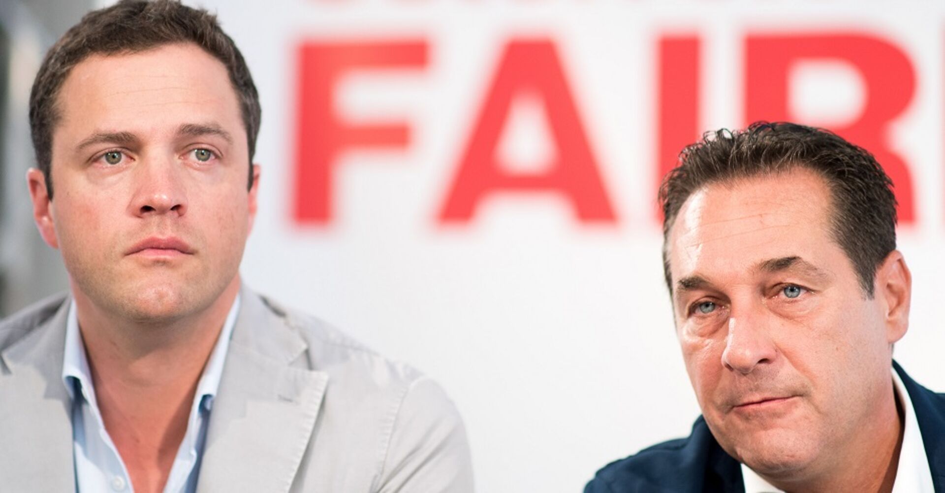 Johann Gudenus und HC Strache in Großaufnahme bei einer Pressekonferenz