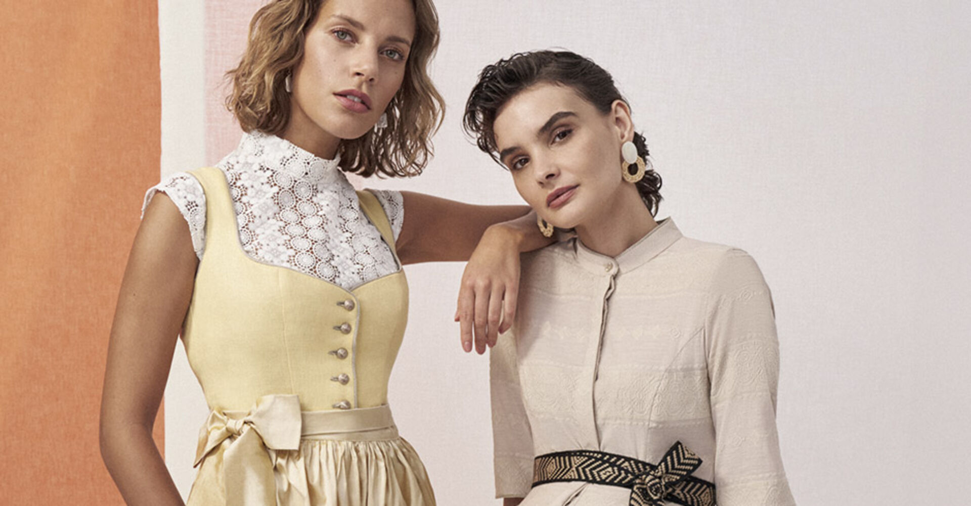 Zwei Damen in Tracht