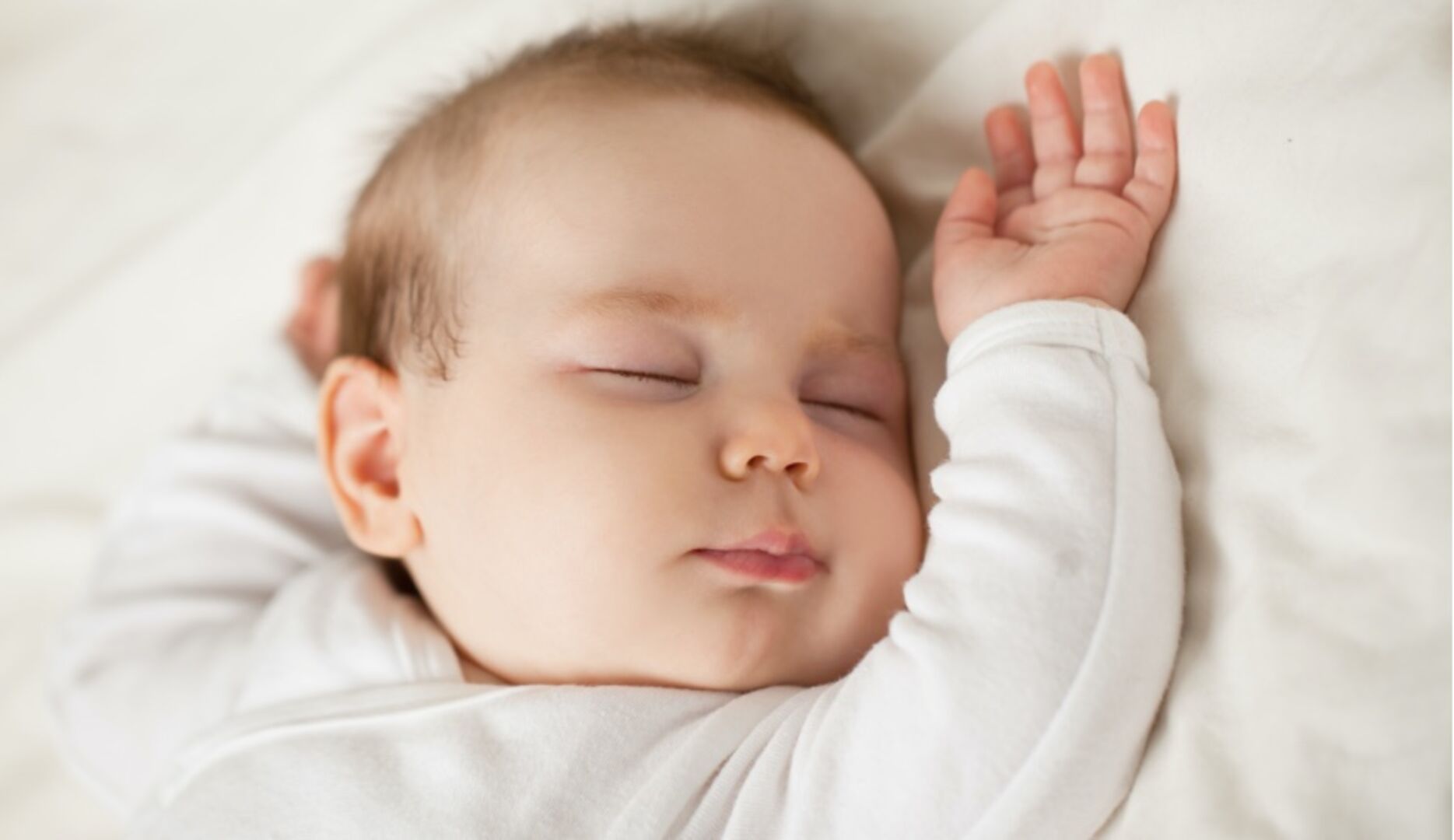 Schlafendes Baby | Credit: iStock.com/JNemchinova