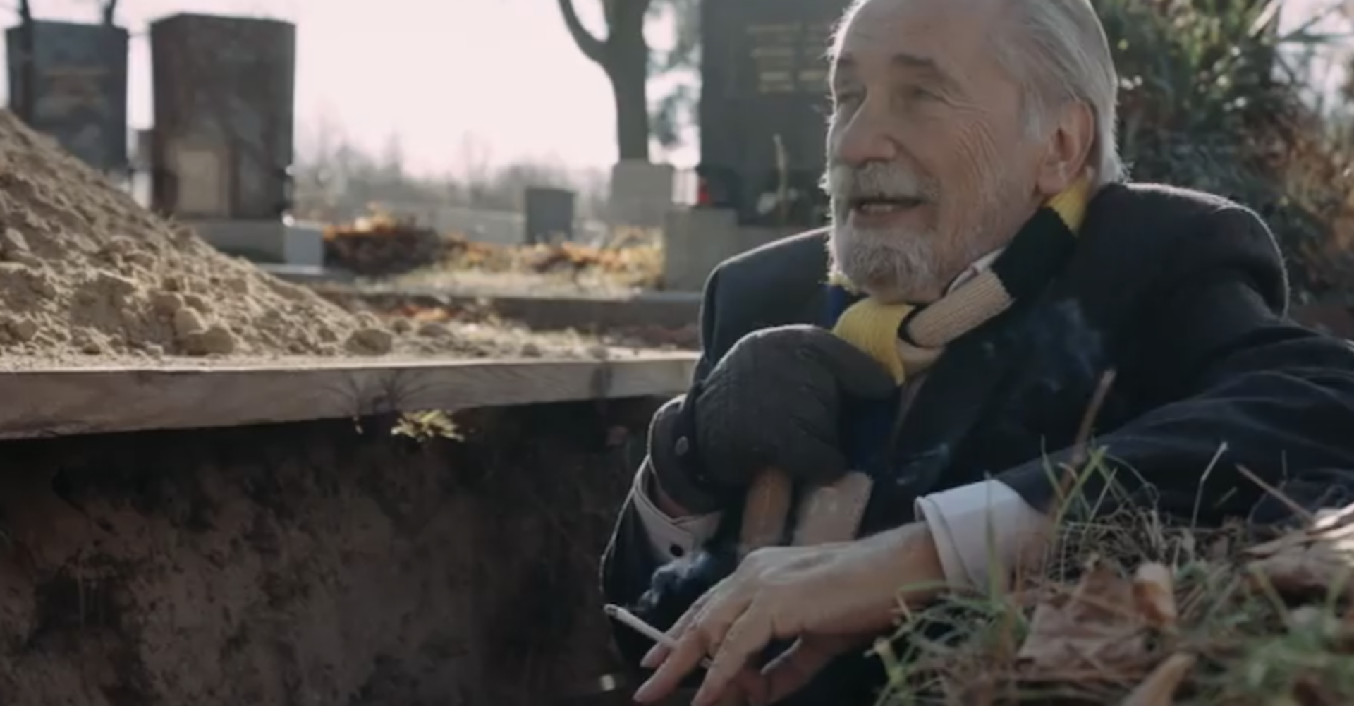 Peter Rapp wirbt mit Grabvideo für Billigbestatter | Credit: www.instagram.com/baba_bestattung/baba - Die Bestpreis-Bestattung