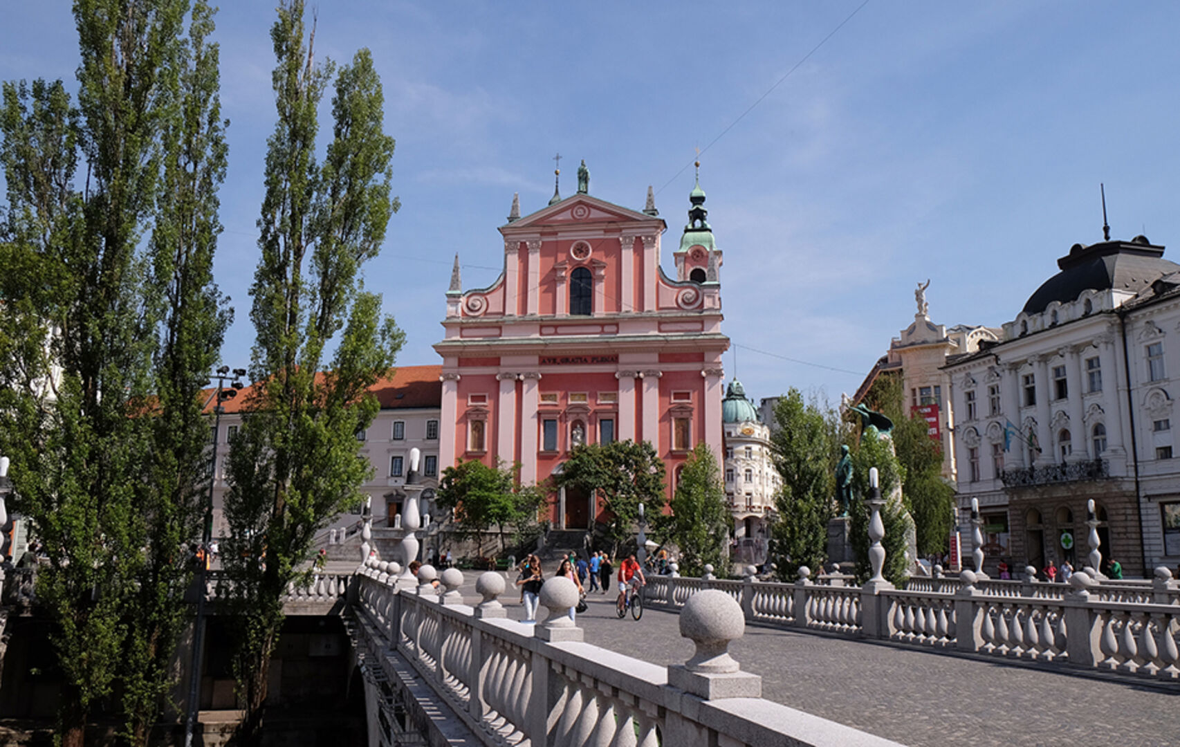 Die Franziskanerkirche in Ljubljana | Credit: iStock.com/ZvonimirAtleti