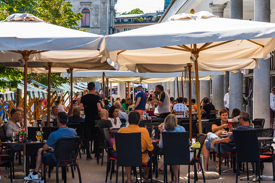 Straßencafés in Ljubljana | Credit: iStock.com/VladZymovin