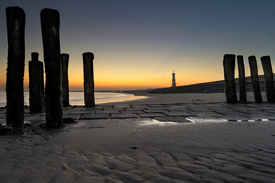 Der Strand von Breskens bei Sonnenuntergang | Credit: iStock.com/NiekGoossen