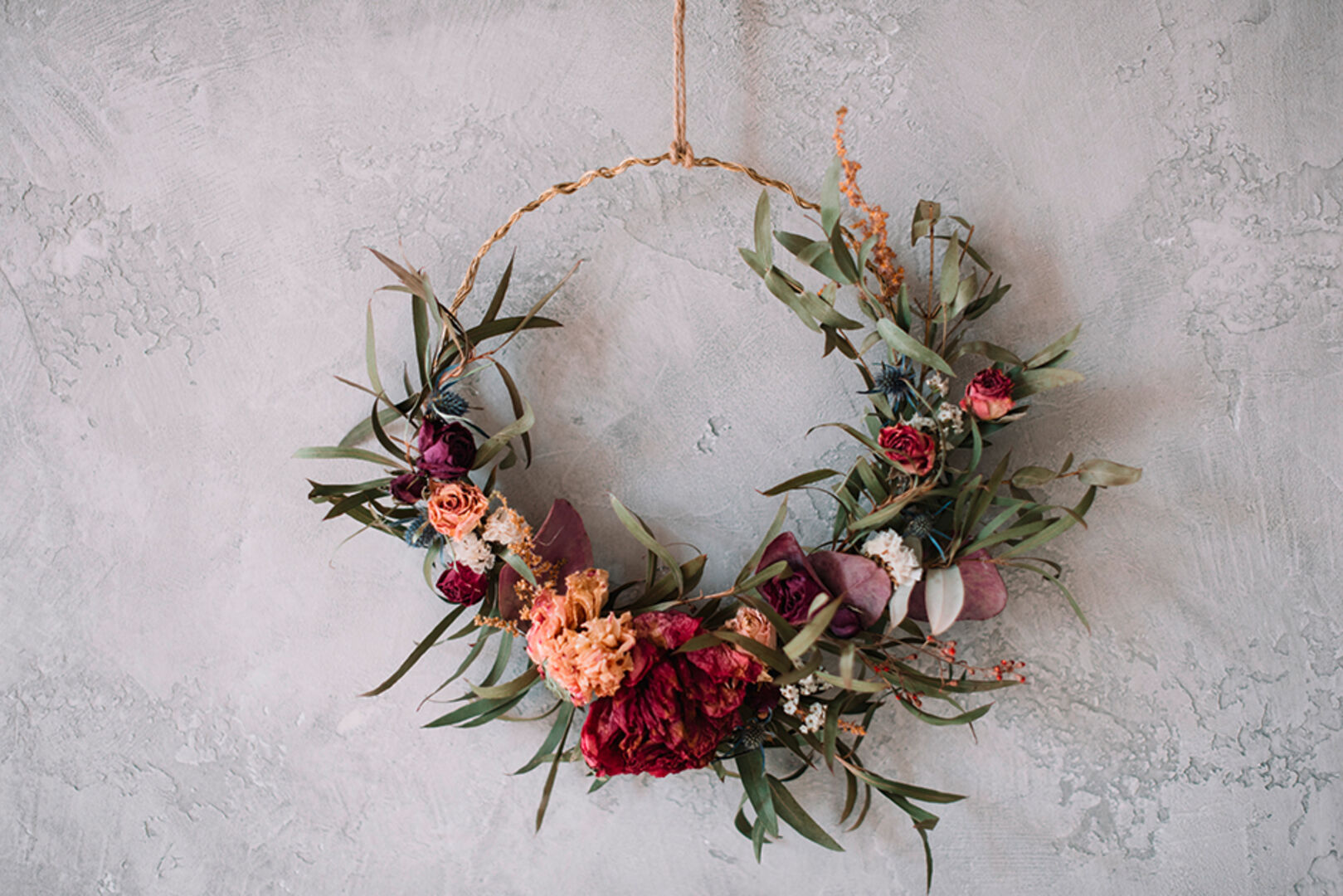 Dekorativer Wandkranz | Credit: iStock.com/Probuxtor