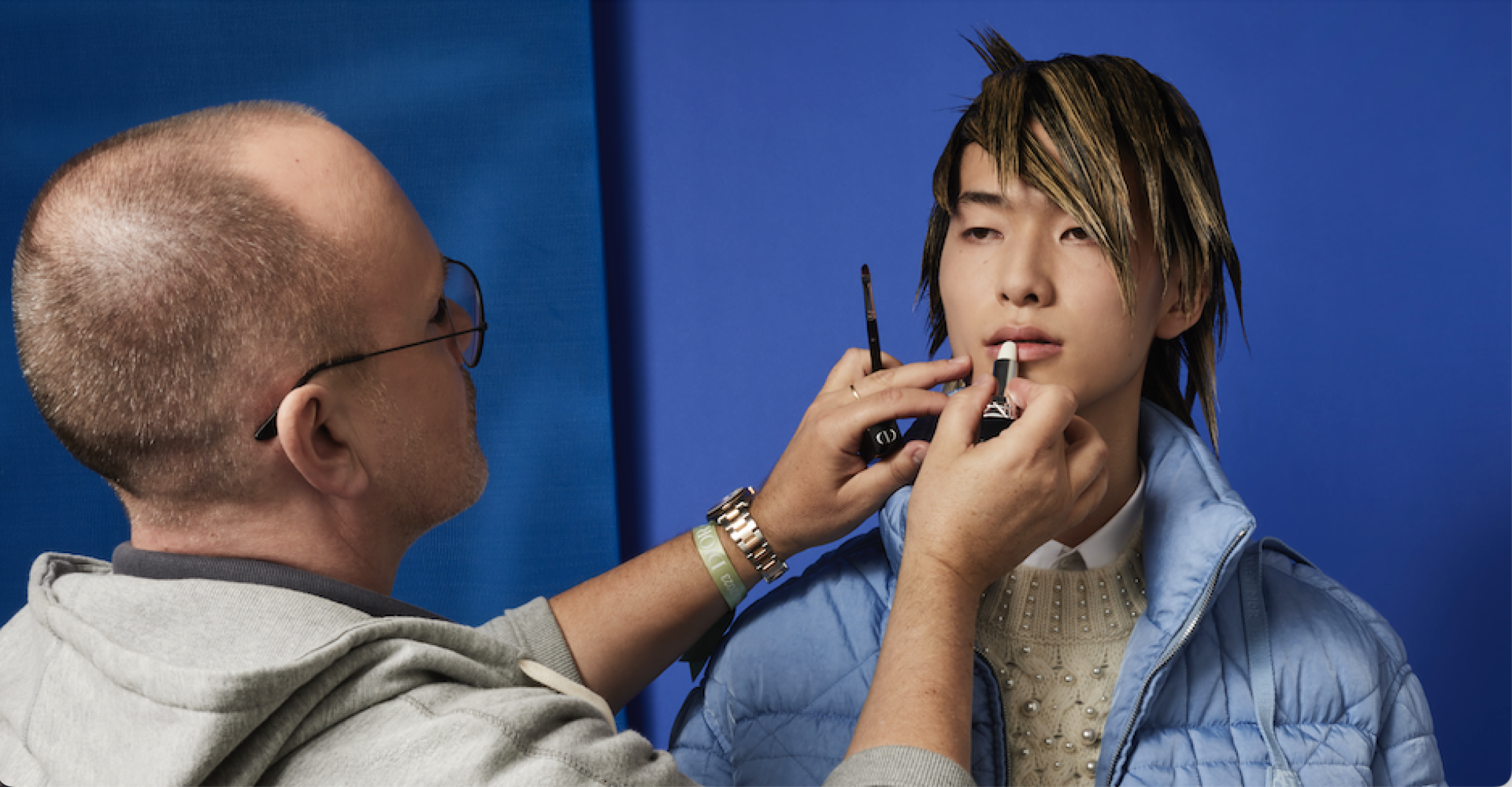 Philips schminkt männliches Model