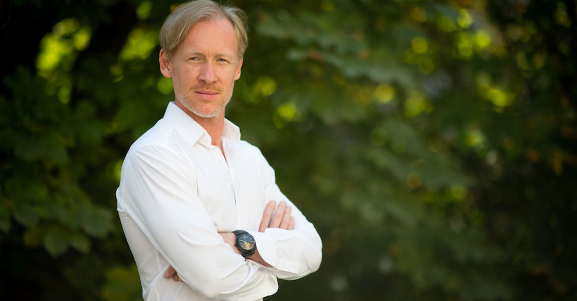 Porträt mit verschränkten Armen