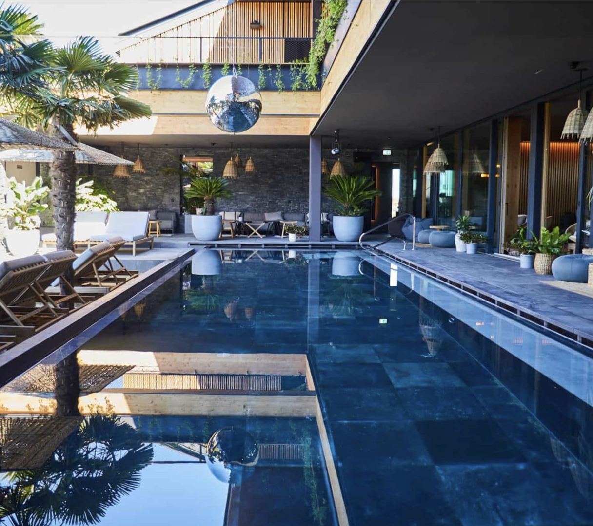 Ibiza-Feeling in Salzburg: der View Club im Hotel Gerl. | Credit: Hotel Gerl/Helge Kirchberger Photography