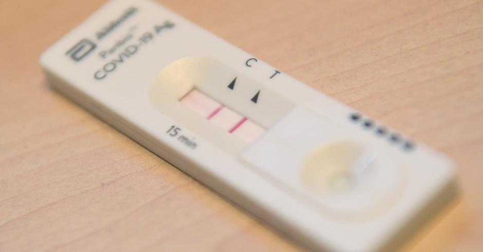 Test mit zwei roten Strichen